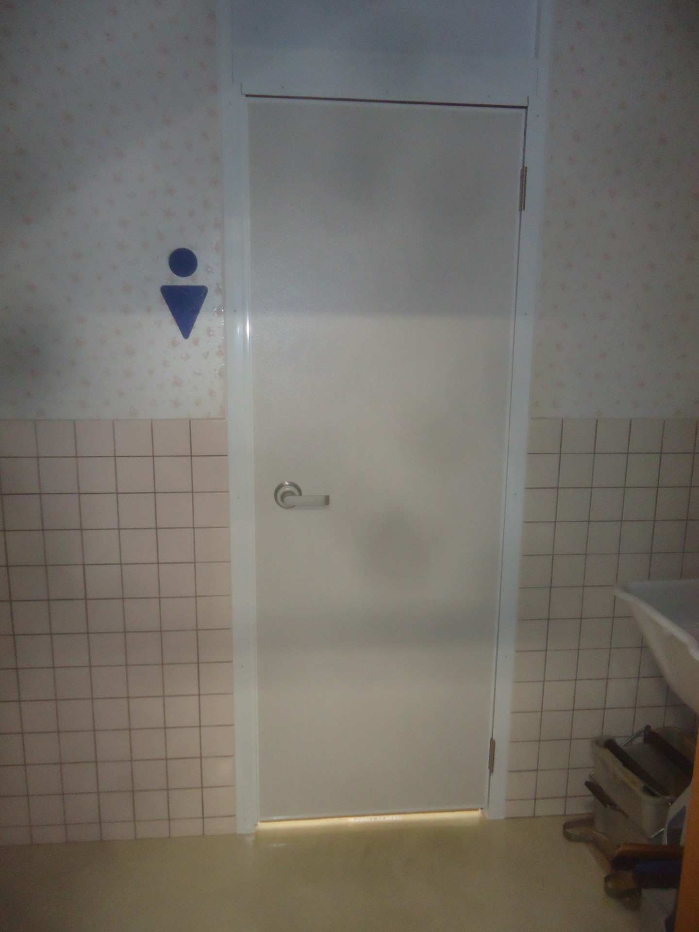 京田辺市の某工場でトイレのドアを設置して来ました！！！！！